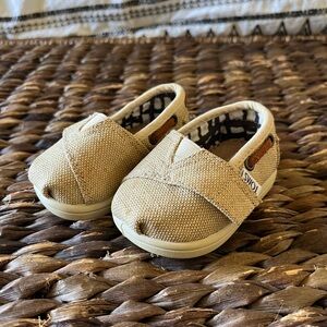 Tom’s Infant Baby Beige Burlap Slip On Shoes Size T2 Adjustable 0-6 Months